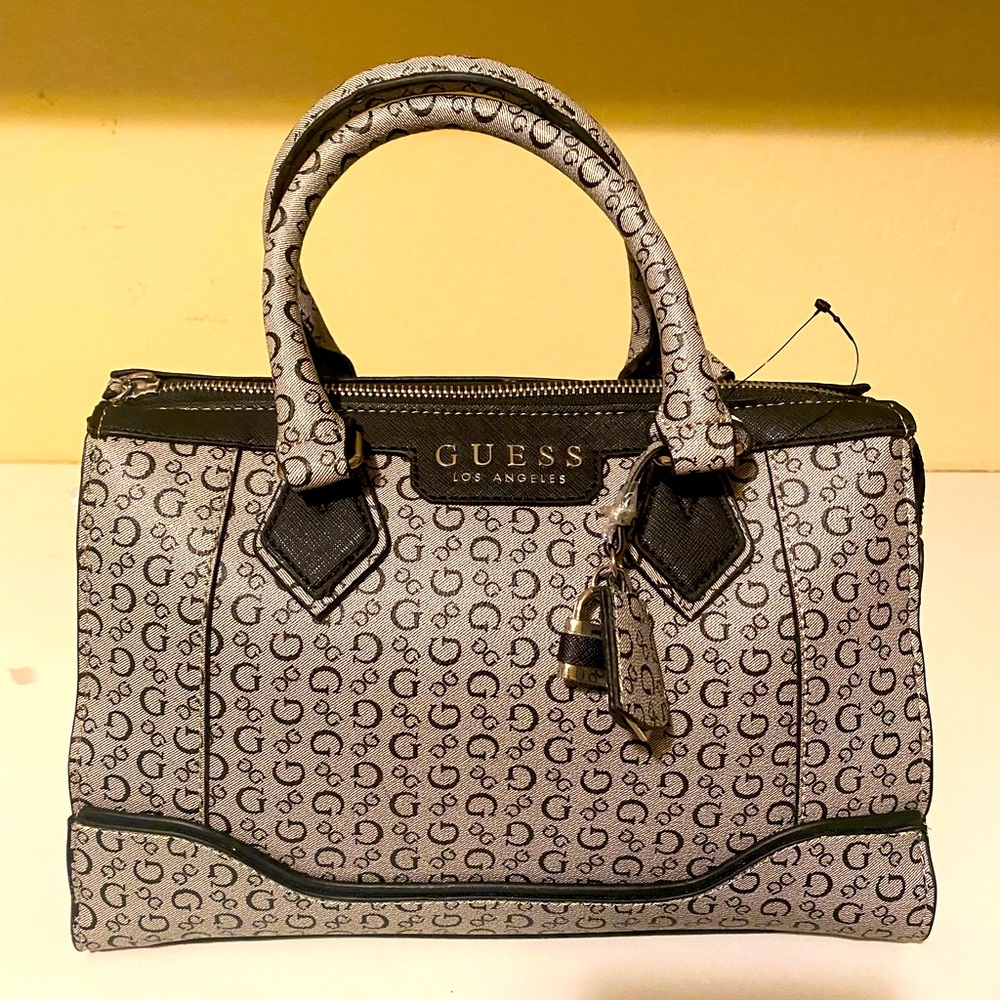 NEW GUESS PURSE WITH TAG!! (FREE SHIPPING- ONLY TODAY‼️‼️)